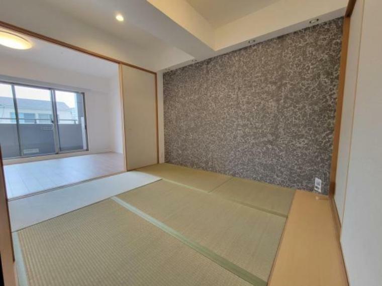 和室 和室6帖:リビングにつながった和室スペースは、おむつ替えやお昼寝に最適です。