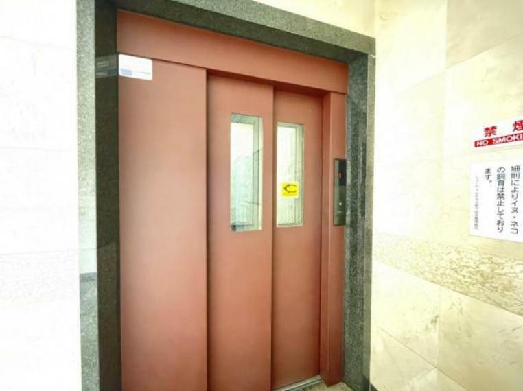 マンション内にエレベーターは2基あります。