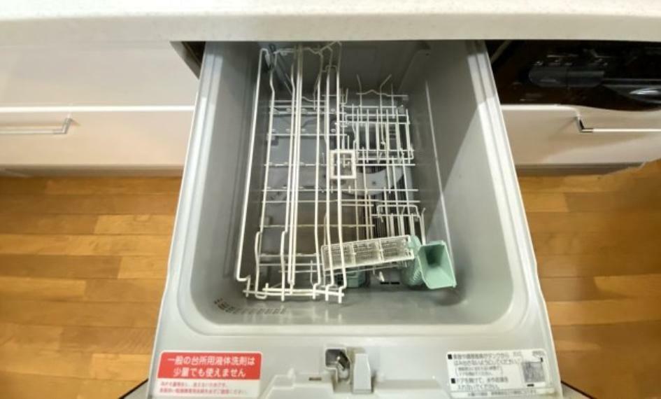 キッチン ワイドタイプで食洗器、浄水器など標準装備、使いやすい引出しタイプのキッチンです。