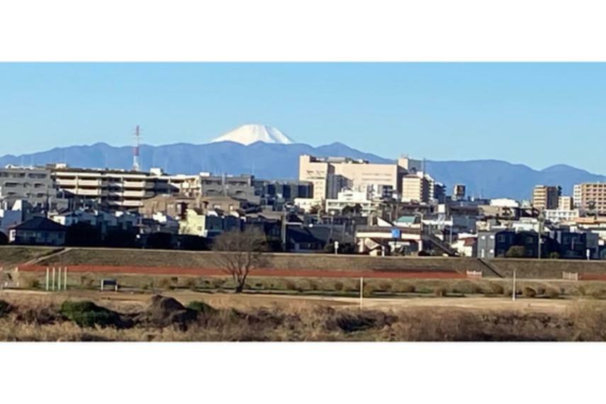 眺望 晴れの日には南西側に富士山を臨むことができます。