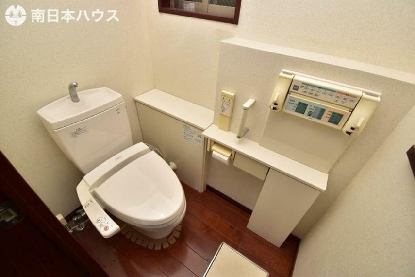 トイレ 【トイレ】温水洗浄便座機能付きのトイレです！体重計で健康管理もできます