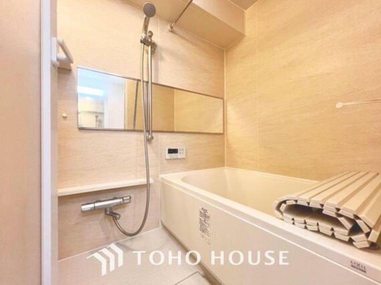 浴室 「快適バスルーム。」一日の疲れをリフレッシュしてくれる、癒しの空間バスルームです。天気に左右されずに洗濯物を乾かせる、浴室乾燥機・オートバス機能付きです。
