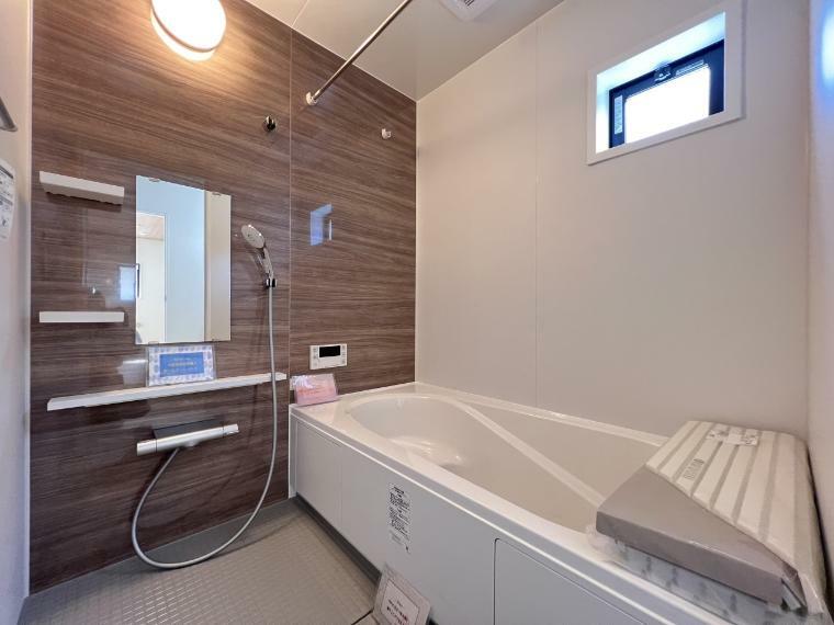 オートバスシステム・浴室暖房換気乾燥機を搭載した1坪タイプの浴室（2号棟同仕様）