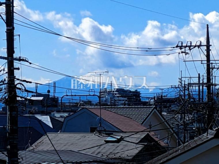 外観・現況 1・2号棟の3階バルコニーから見える富士山　【国立市北2丁目】