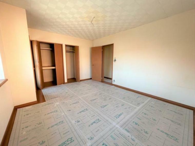 収納 【リフォーム中】2階10畳洋室は1軒半分のクローゼットがあります。