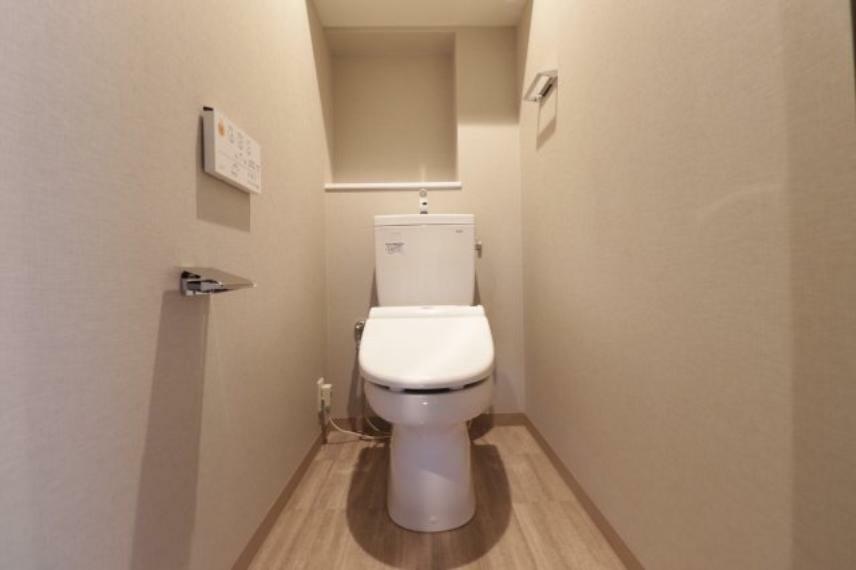 【トイレ】清潔感もあり、シンプルなデザインなのでインテリアも楽しめます