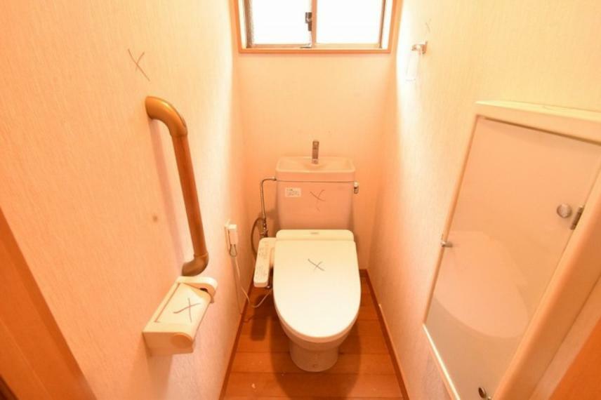 2階トイレ。ウォシュレット機能を標準装備。