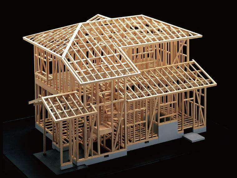 日本の伝統工法である木造軸組工法をベースに、2×4工法の利点を融合させた進化した木造軸組工法。木造軸組工法が持つ堅牢さに2×4工法の面構造をプラスすることで、地震や台風による外力を受け止め分散する画期的な工法です。この工法は、グランディハウスの分譲住宅のすべての建物に採用されています。