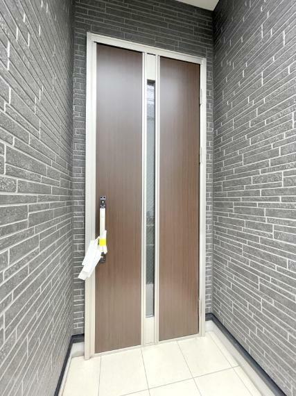 玄関 スッキリシンプルなデザインの玄関ドア