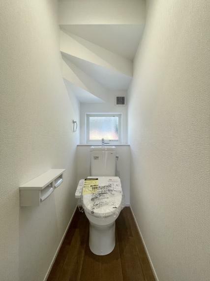トイレ 小窓が付いて風通しの良いトイレ