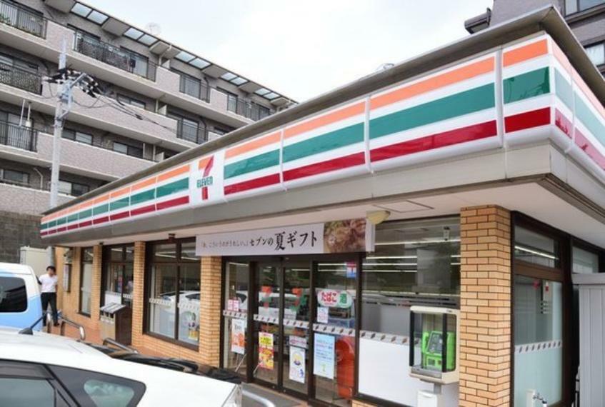 コンビニ セブンイレブン横浜片倉町店