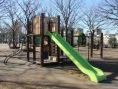 落合中央公園:お子様と一緒に遊べる公園が徒歩5分！（400m）