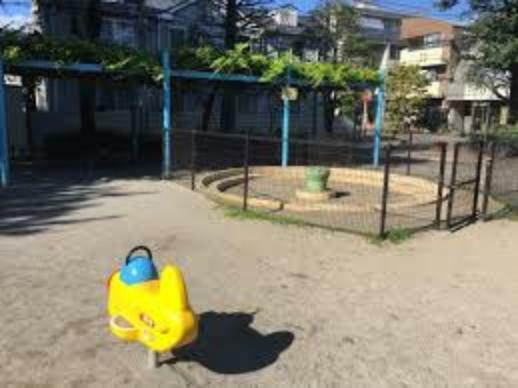 中村緑地:お子様と一緒に遊べる公園が徒歩11分！（865m）
