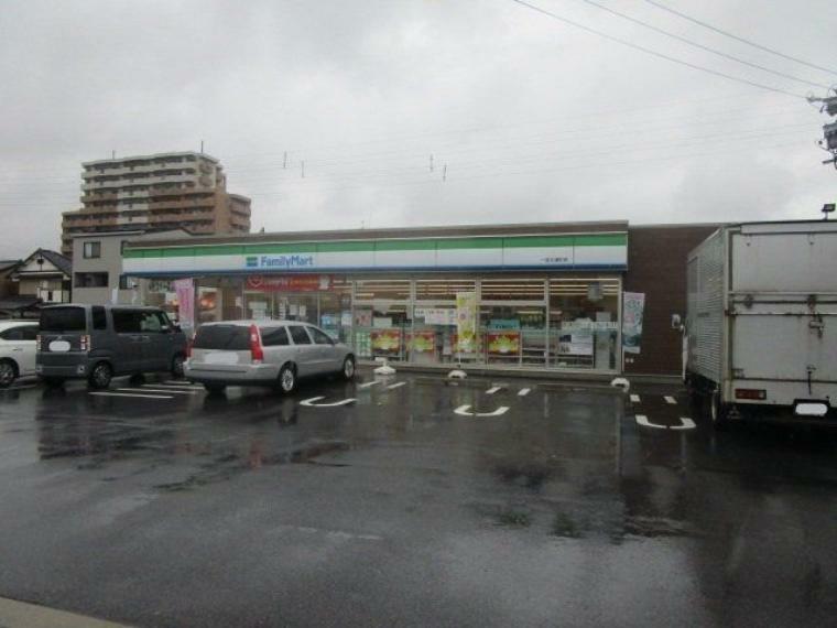 コンビニ ファミリーマート一宮北浦町店