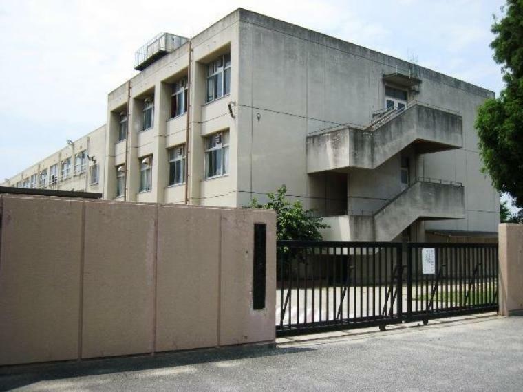 中学校 周辺 八尾市立八尾中学校