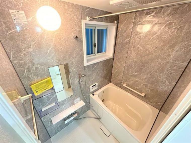 【リフォーム済】浴室はハウステック製の新品のユニットバスに交換致しました。肌が直接触れる浴室が新しいのは、嬉しいですね。