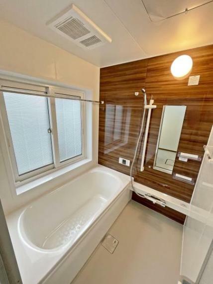 浴室 【リフォーム済】ユニットバス写真。1坪タイプのユニットバスなので足を伸ばしてゆっくりできますね。
