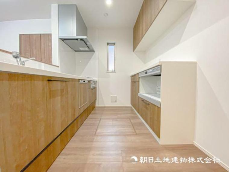 キッチン 【キッチン】広く取られたキッチンスペースはとても便利です。　自由にレイアウトがカスタマイズできます。