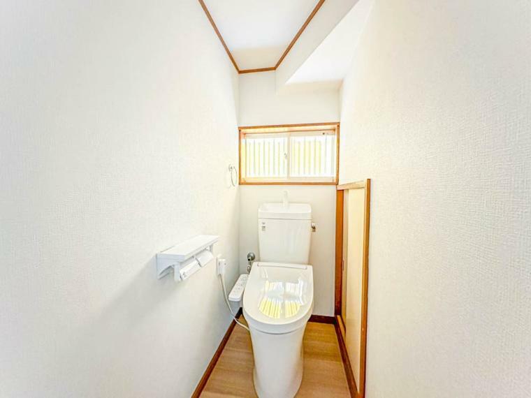 トイレ トイレはほどよい空間。居心地のよいスペースといえます。落ち着き、ホッとでき、我にかえる場所。トイレは自分をみつめる場所でもあるのです。