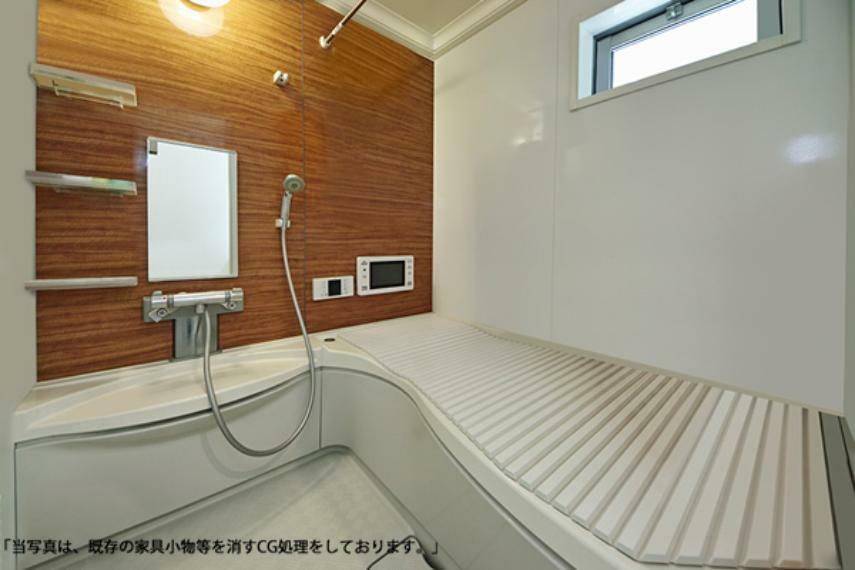 洗濯物を乾かすだけでなく、カビ防止にもなる嬉しい設備です。浴室に窓があります。