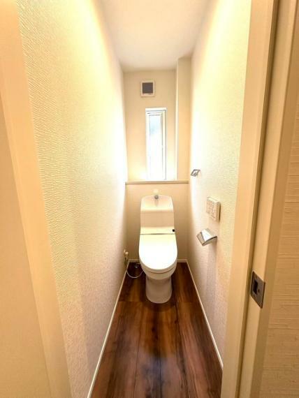 トイレ トイレは2か所ございますので、朝の込み合う時間帯も安心です！ 来客時にも気兼ねなくご使用いただけます。