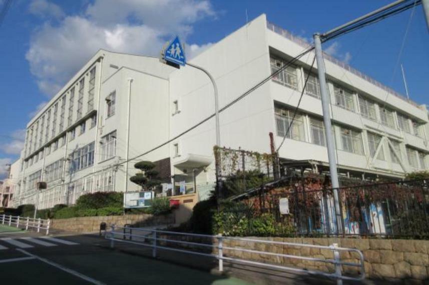 小学校 【周辺環境】神戸市立霞ヶ丘小学校まで約230m、徒歩約3分です。