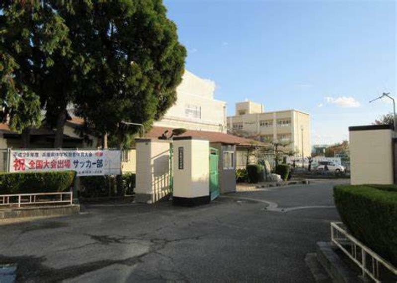 中学校 【周辺環境】神戸市立歌敷山中学校まで約230m、徒歩約3分です。