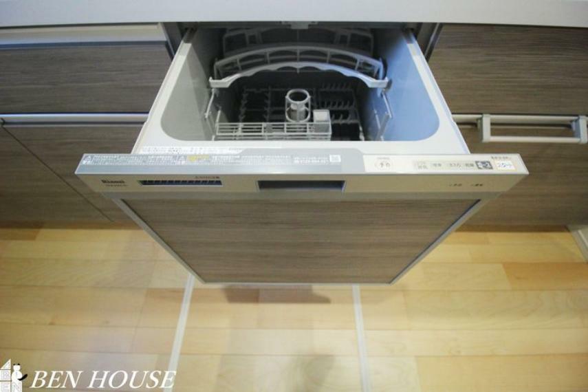 自動食器洗浄乾燥機（同仕様参考写真）・パワフルな洗いで汚れを落としてくれる食洗機。家事の時短になり、ご家族との時間も増えそうです