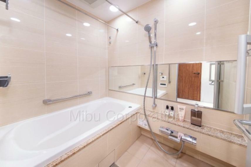 浴室 高級感のある1418サイズの浴室は、浴室乾燥機・ミストサウナ付きです。