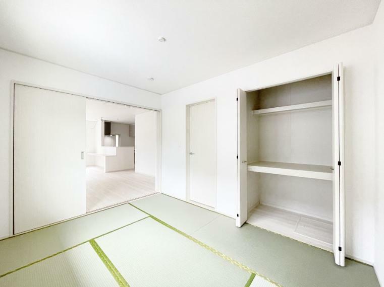 和室 柔らかい畳の空間は、お子様の遊び場や来客時のおもてなしの場所として重宝します。