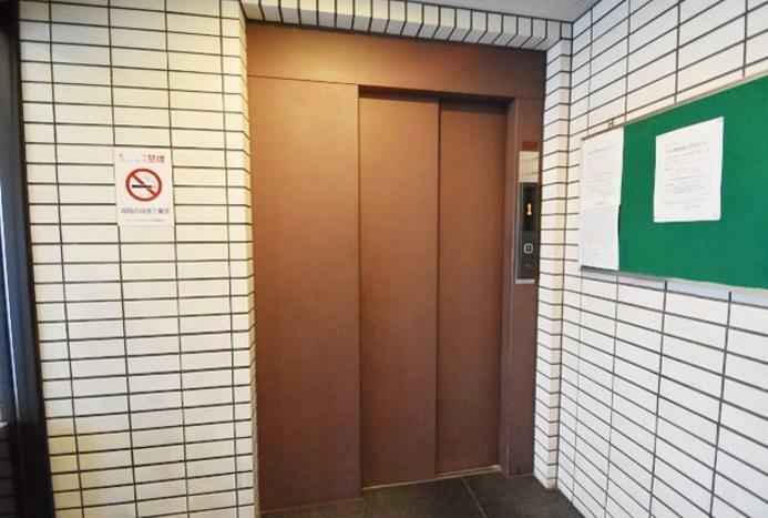 エレベーターでスムーズにお部屋に移動できます。