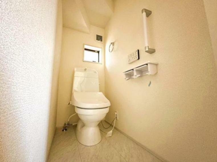 安全を配慮し、浴室トイレは手摺を標準設置
