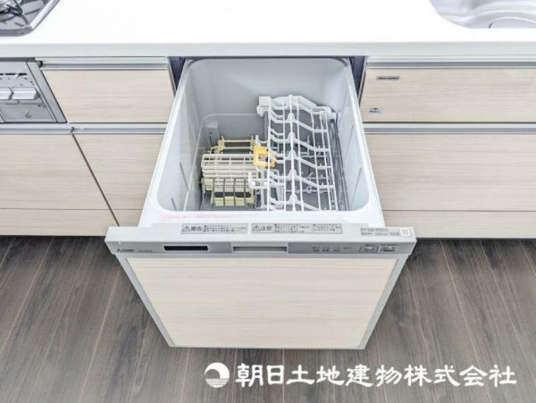 ＜ビルトイン食器洗浄機＞ご家族4人分の食器類を洗浄できる容量です。