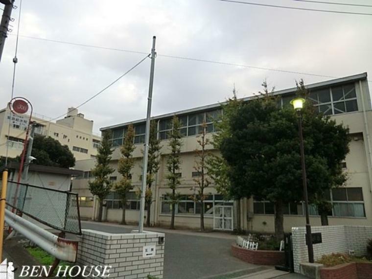 横浜市立吉原小学校 徒歩8分。教育施設が近くに整った、子育て世帯も安心の住環境です。（約610m）