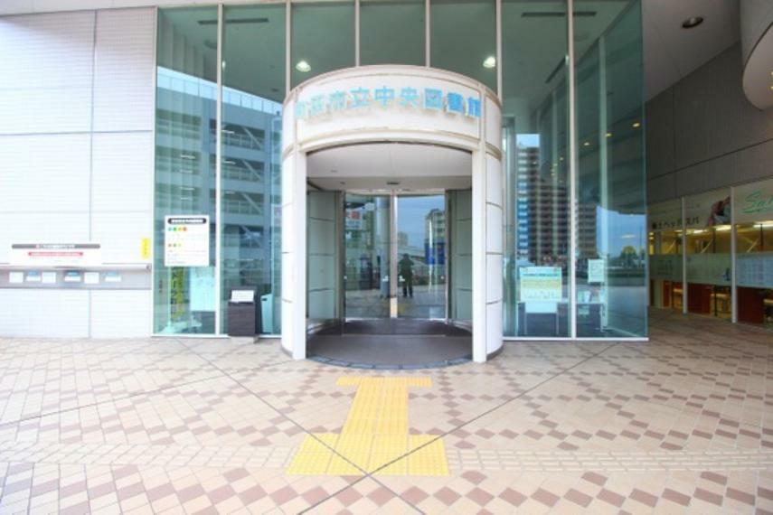 図書館 町田市立中央図書館　距離約250m
