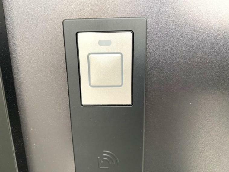 リモコンキーを持っていれば玄関ドアのボタンを押すだけで開錠可能！