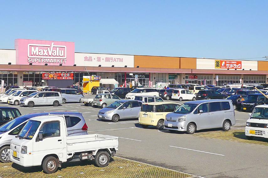 ショッピングセンター イオンタウン東加古川…720m～900m（マックスバリュ、サンドラッグ、セリア等がそろうショッピングセンターです）