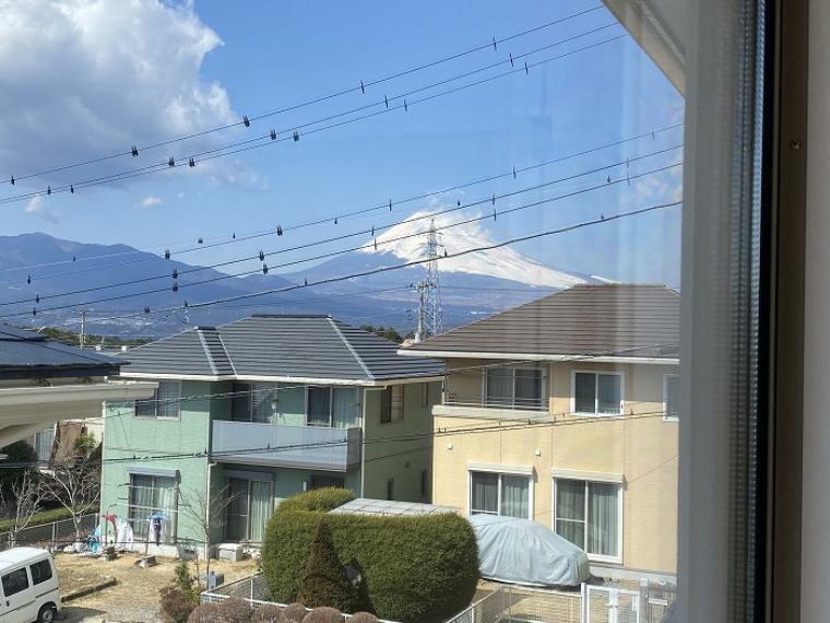 外観・現況 眺望　2階居室からは雄大な富士山が望めます。