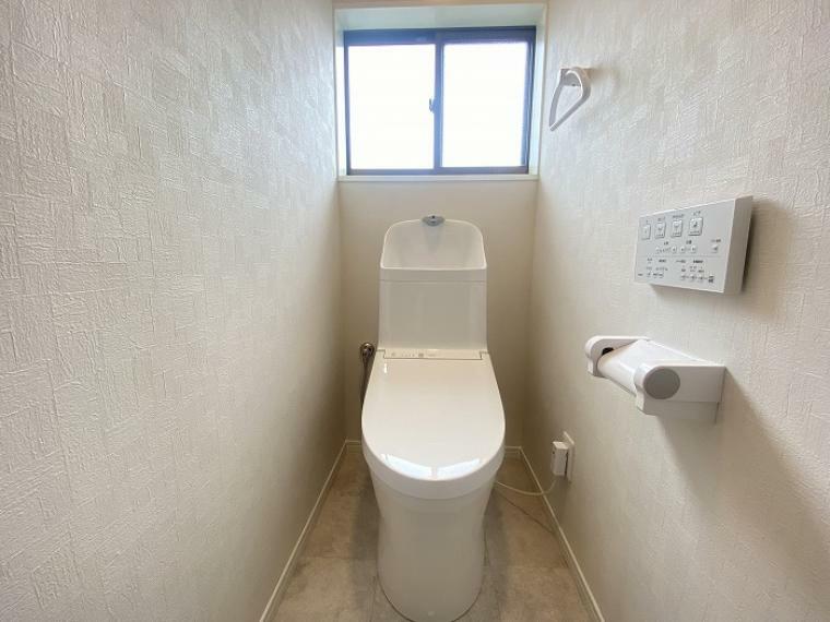 トイレ 温水洗浄機能付きトイレは2ヶ所完備です。
