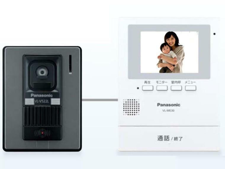構造・工法・仕様 【テレビドアホン - Panasonic -（設備画像）】 ■ドアを開ける事無く来訪者を安全に確認できるドアホンです。カラー画面で録画ができますので留守中の訪問者の確認も簡単です。