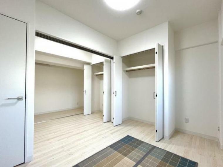 洋室 洋室2・3 可動間仕切りにより約12帖の大型洋室にすることもできます。