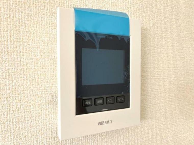 TVモニター付きインターフォン TVモニター付きインターフォンで、お部屋から訪問者を確認できます。