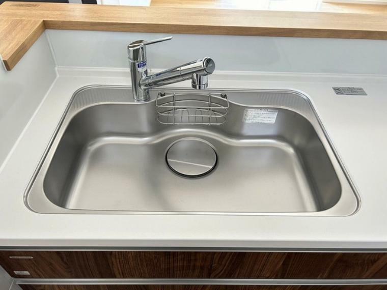 発電・温水設備 色も形もキレイなシンクは、広さも確保しているので、大きめの鍋も簡単に洗えます。