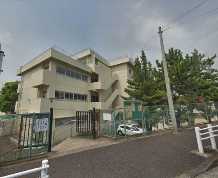 中学校 横浜市立名瀬中学校 徒歩16分。