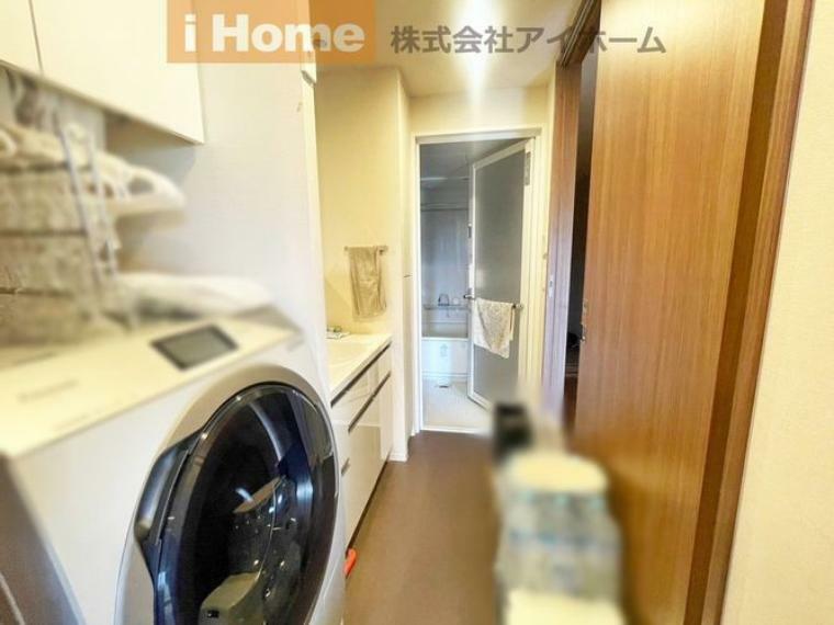 ランドリースペース 室内の洗濯機置き場はドラム式洗濯機も可能です。
