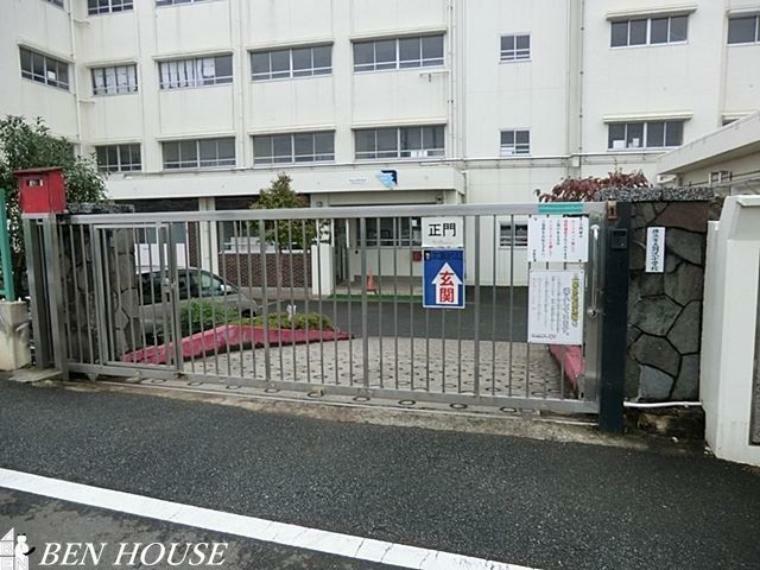 横浜市立羽沢小学校 徒歩11分。教育施設が近くに整った、子育て世帯も安心の住環境です。（約820m）