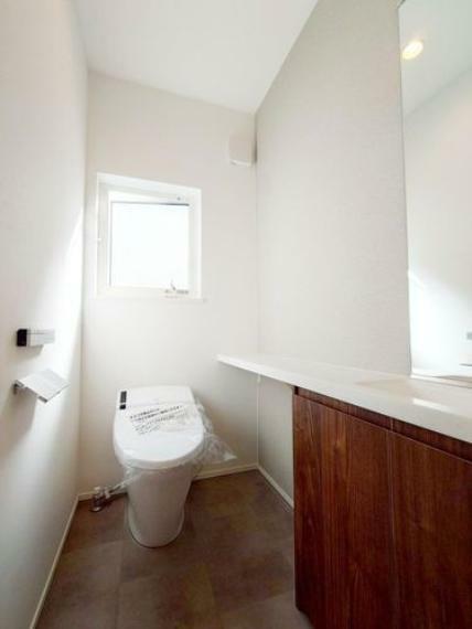 トイレ 1階・2階の2基設置掃除のしやすいタンクレスタイプ