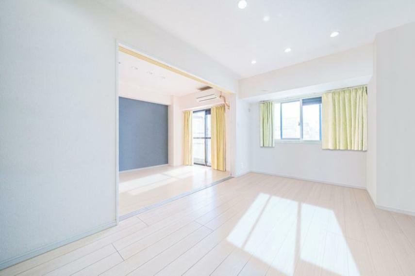 DK～洋室（1）※画像はCGにより家具等の削除、床・壁紙等を加工した空室イメージです。