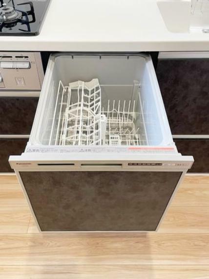 キッチン 後片付けが楽になる食器洗浄乾燥機付きキッチン！環境にも手荒れにも優しい、嬉しい設備です。