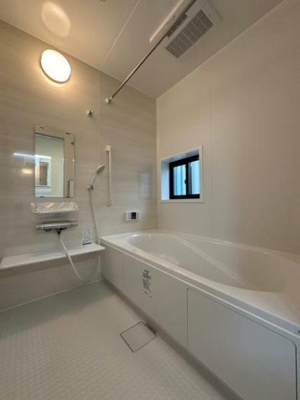 浴室 【2号棟ユニットバス】浴室乾燥暖房機能付きユニットバス。